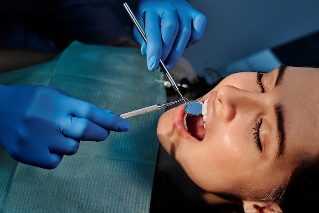 Ortodoncja Ursynów to dziedzina stomatologii zajmująca się leczeniem wad zgryzu