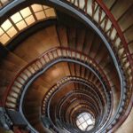 Jak zainstalować spiralne schody?