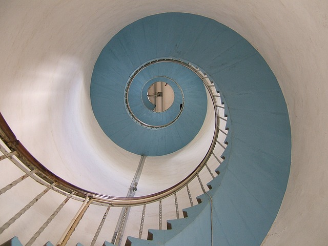 Czy schody spiralne są bezpieczne?