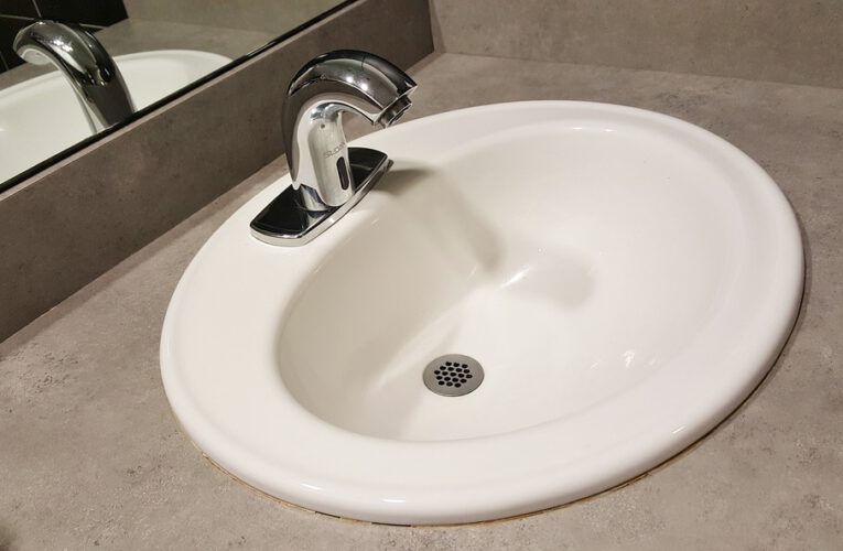 Umywalka podblatowa – nowoczesny i praktyczny element wyposażenia łazienki