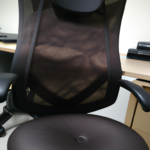 Jak wybrać wygodne i ergonomiczne krzesło do biura?