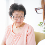Jak wybrać najlepszy zakład opieki długoterminowej dla bliskiej osoby?