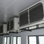 Jakie są korzyści z montażu klimatyzacji i jakie są najważniejsze czynniki do rozważenia przed zatrudnieniem profesjonalnego instalatora?